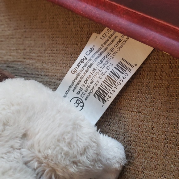 Grumpy Cat Mini Book & Plush - Picture 6 of 7